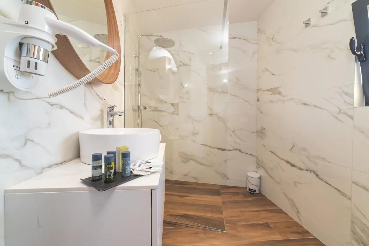 Luxury Villa Favela With Heated Pool Trogir