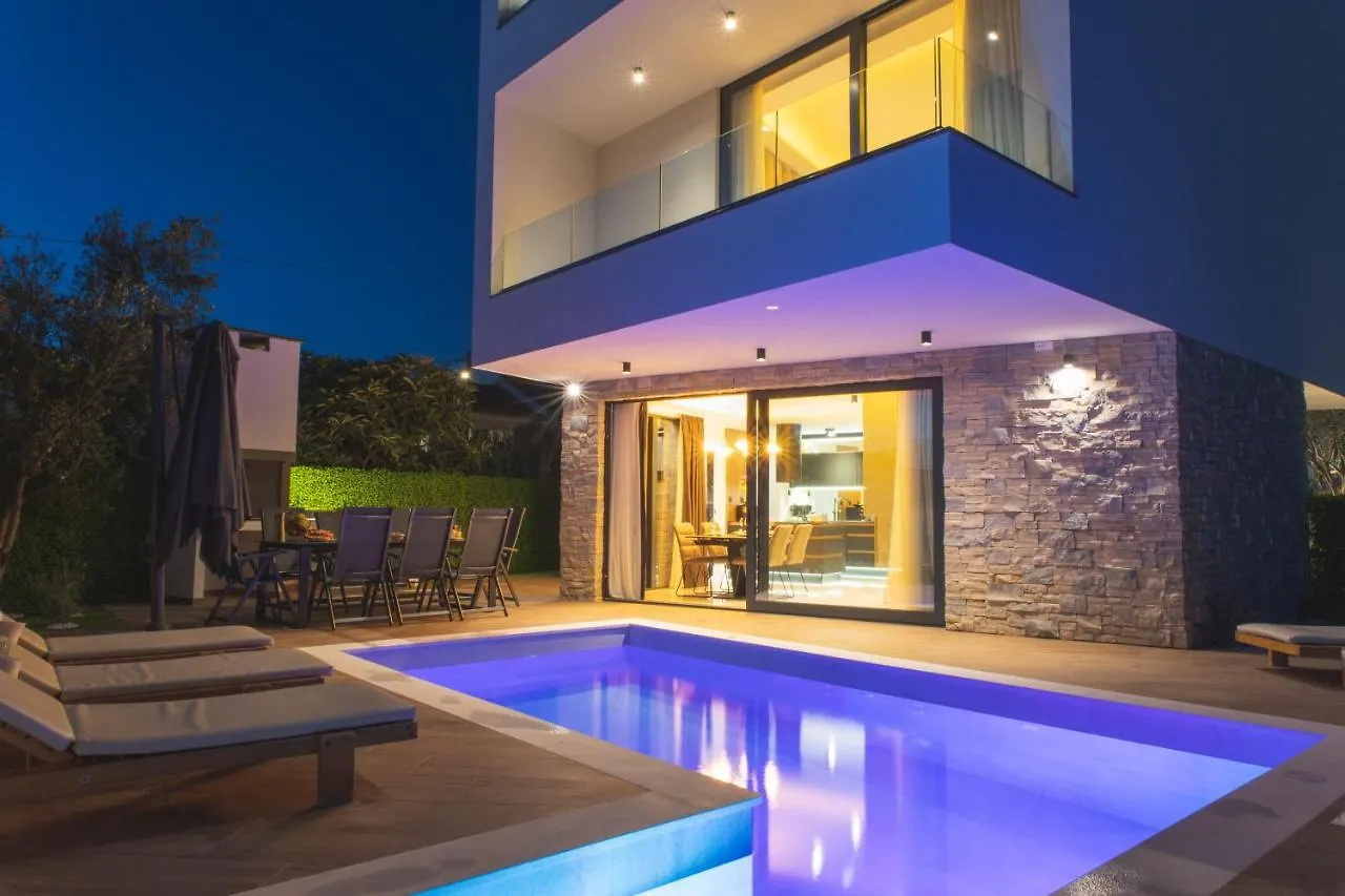 Luxury Villa Favela With Heated Pool Trogir