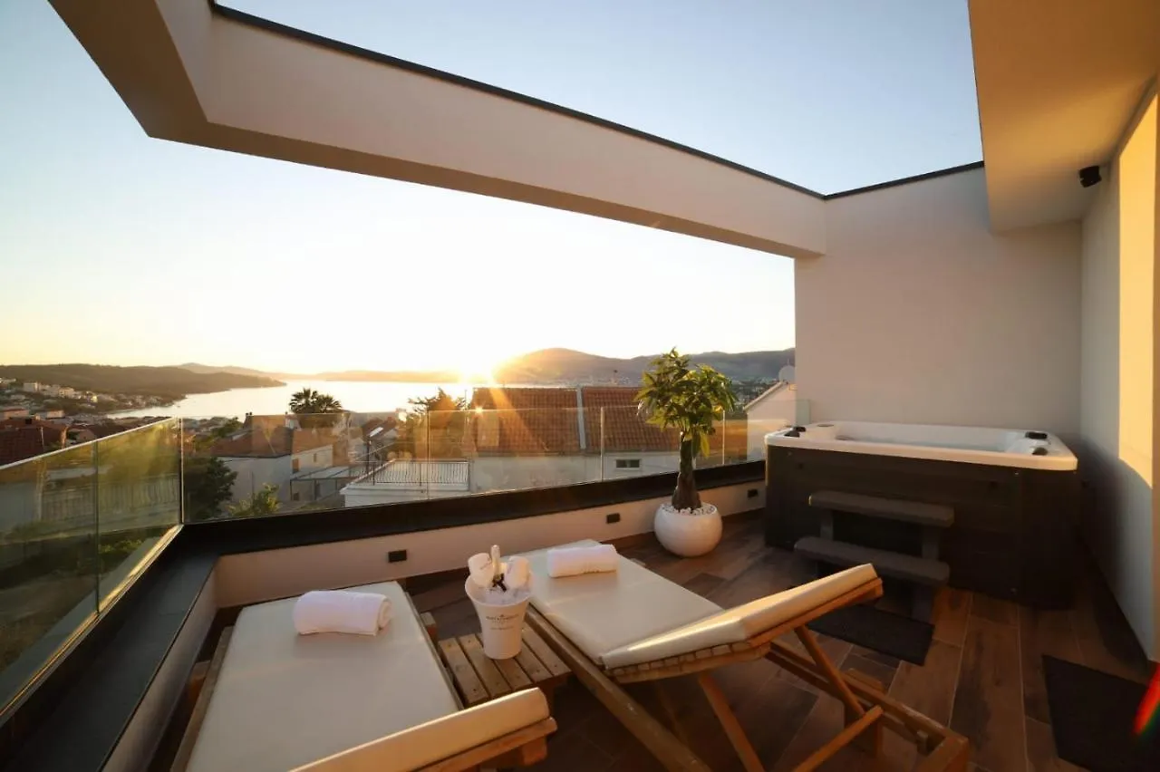 Luxury Villa Favela With Heated Pool Trogir