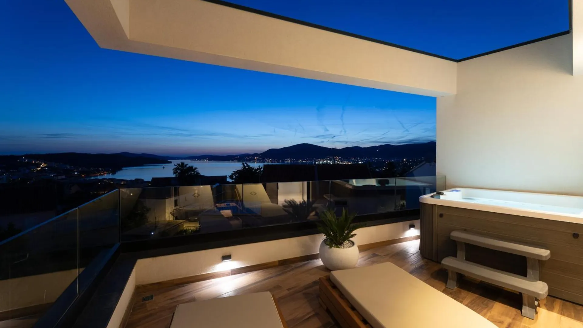 Luxury Villa Favela With Heated Pool Trogir