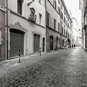  Apartment Old Monserrato In Campo De' Fiori Italy